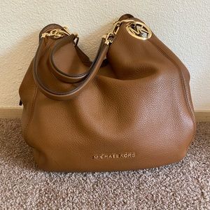 Michael kors large chain shoulder tote